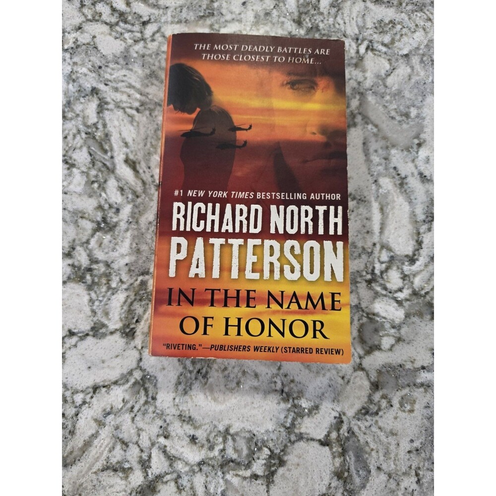 In the Name of Honor: A Thriller - Mass Market Paperback 9780312946401